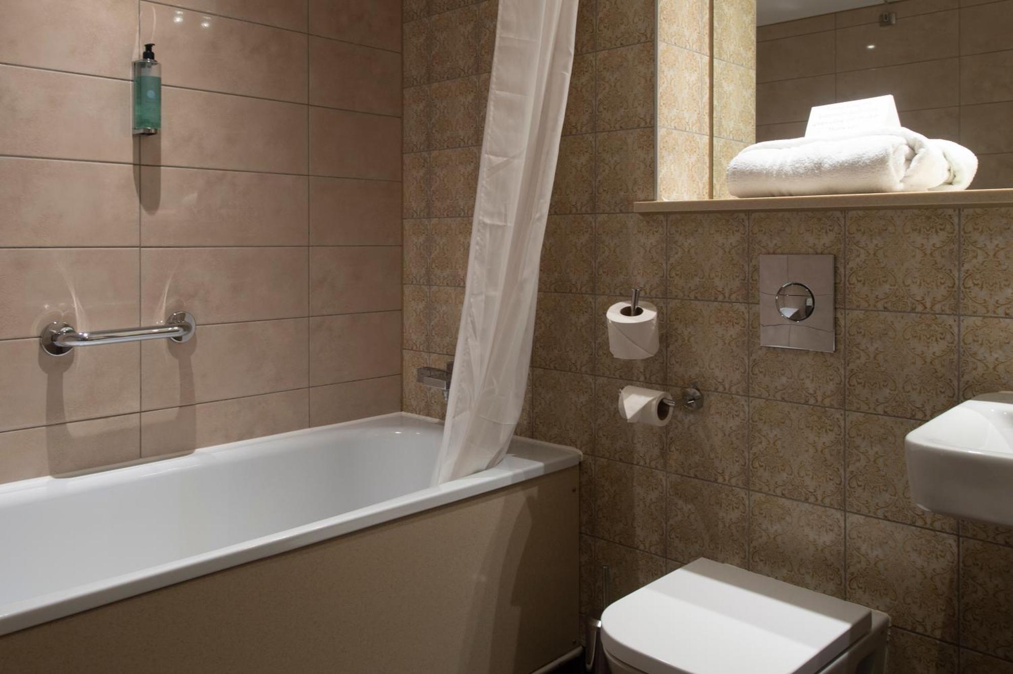 Sandford House Hotel Wetherspoon 헌팅던 외부 사진