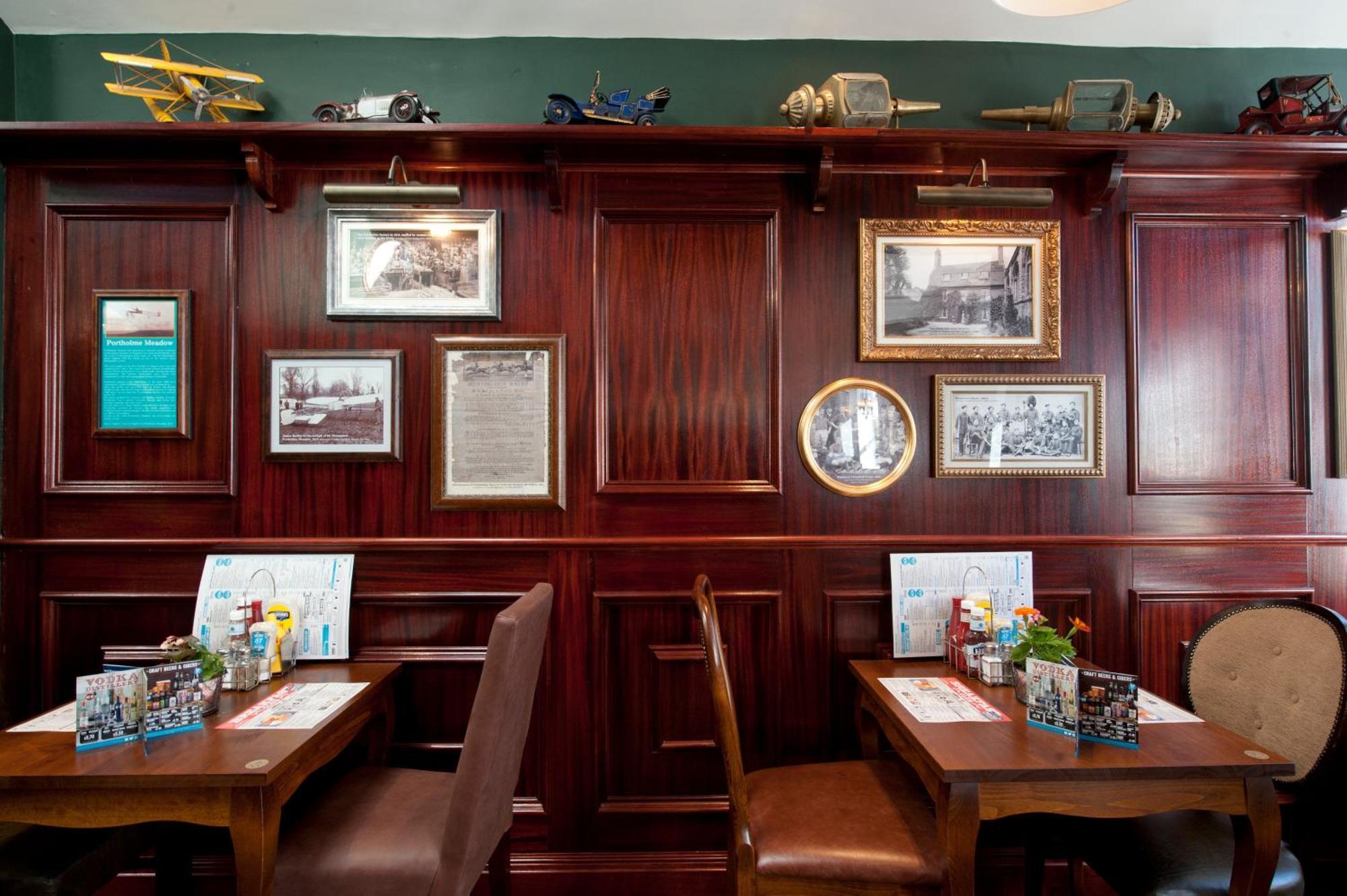 Sandford House Hotel Wetherspoon 헌팅던 외부 사진