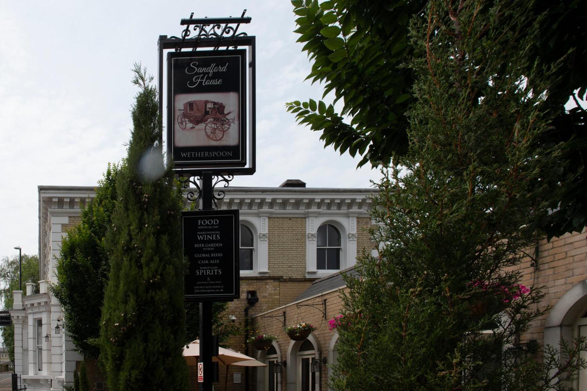 Sandford House Hotel Wetherspoon 헌팅던 외부 사진