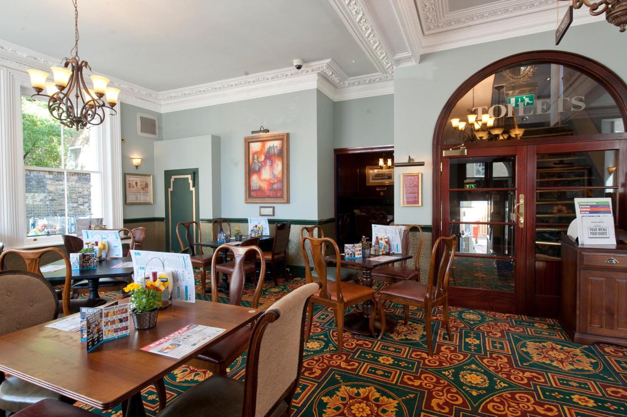 Sandford House Hotel Wetherspoon 헌팅던 외부 사진