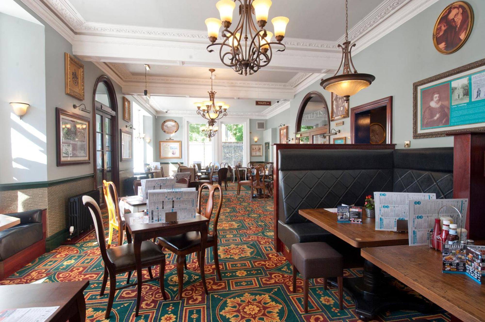 Sandford House Hotel Wetherspoon 헌팅던 외부 사진