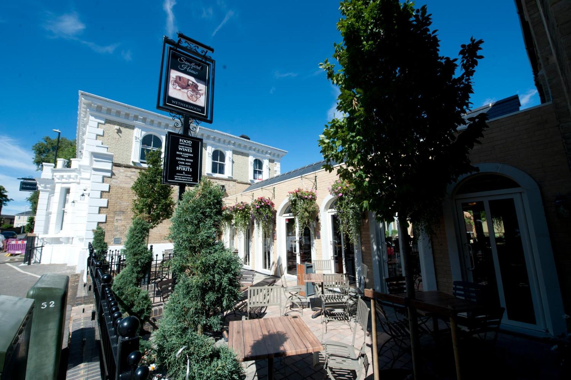 Sandford House Hotel Wetherspoon 헌팅던 외부 사진