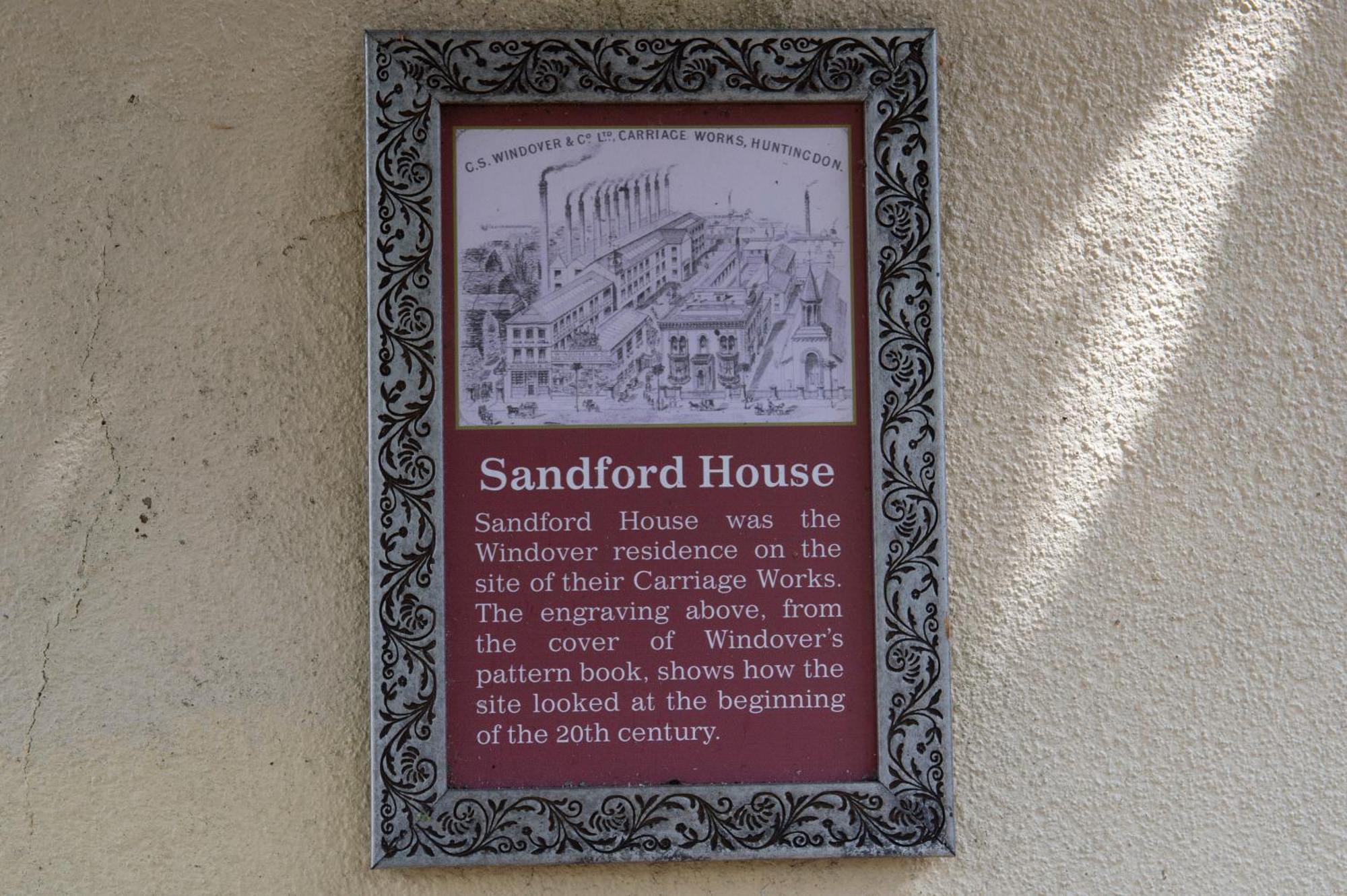 Sandford House Hotel Wetherspoon 헌팅던 외부 사진