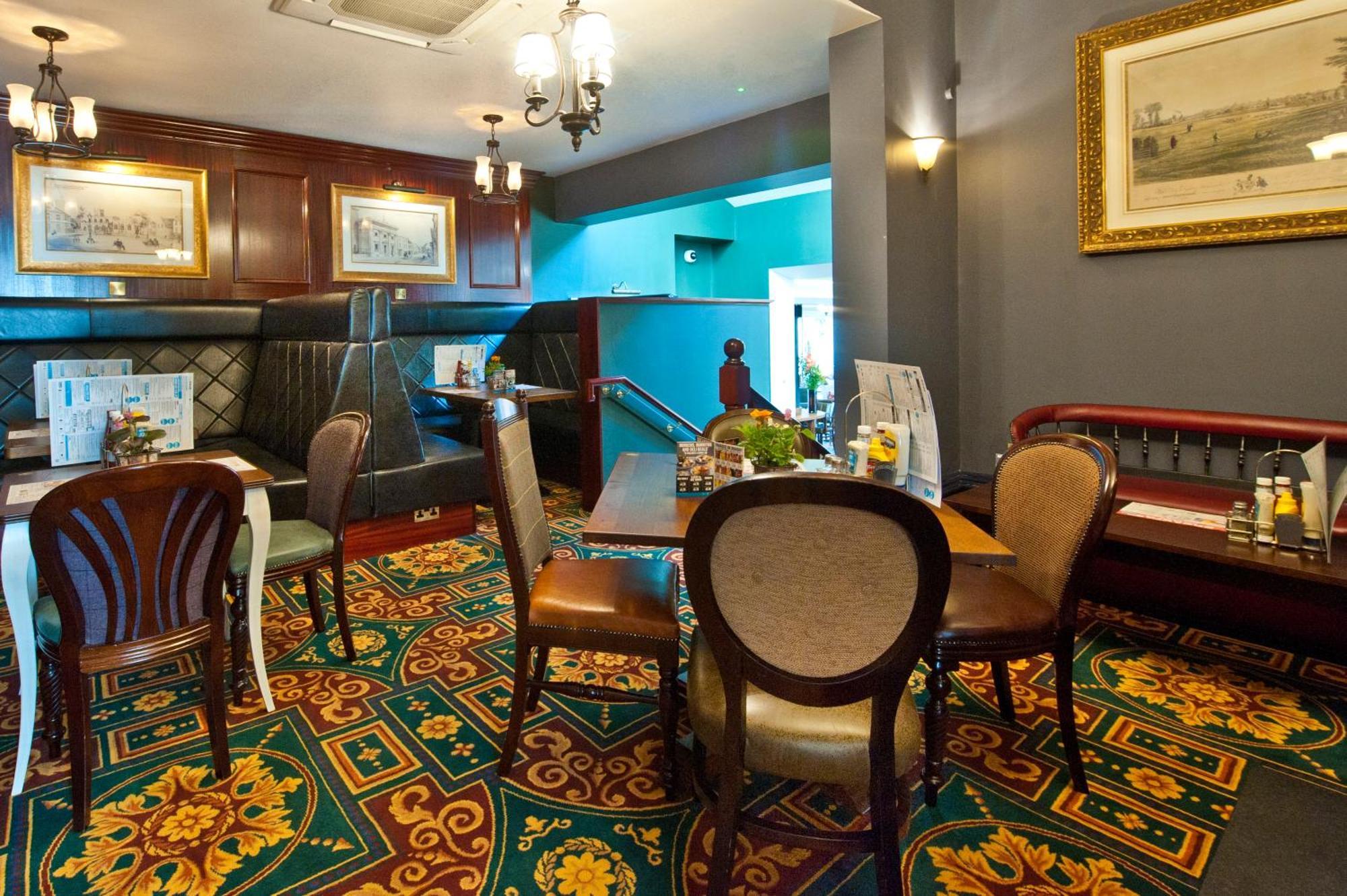 Sandford House Hotel Wetherspoon 헌팅던 외부 사진