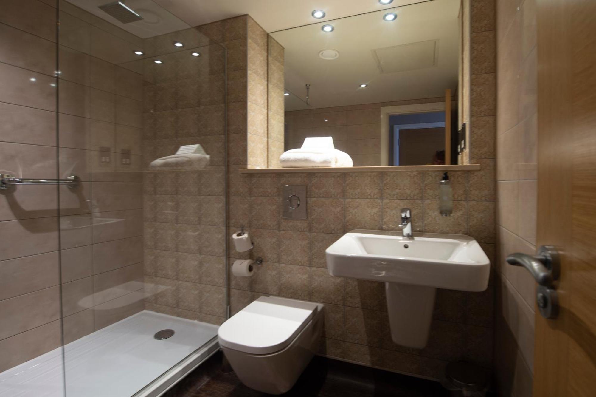 Sandford House Hotel Wetherspoon 헌팅던 외부 사진