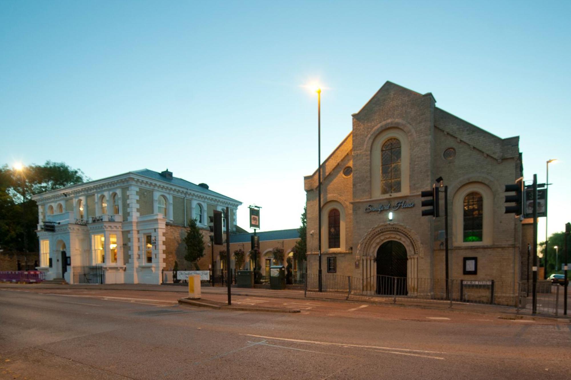 Sandford House Hotel Wetherspoon 헌팅던 외부 사진
