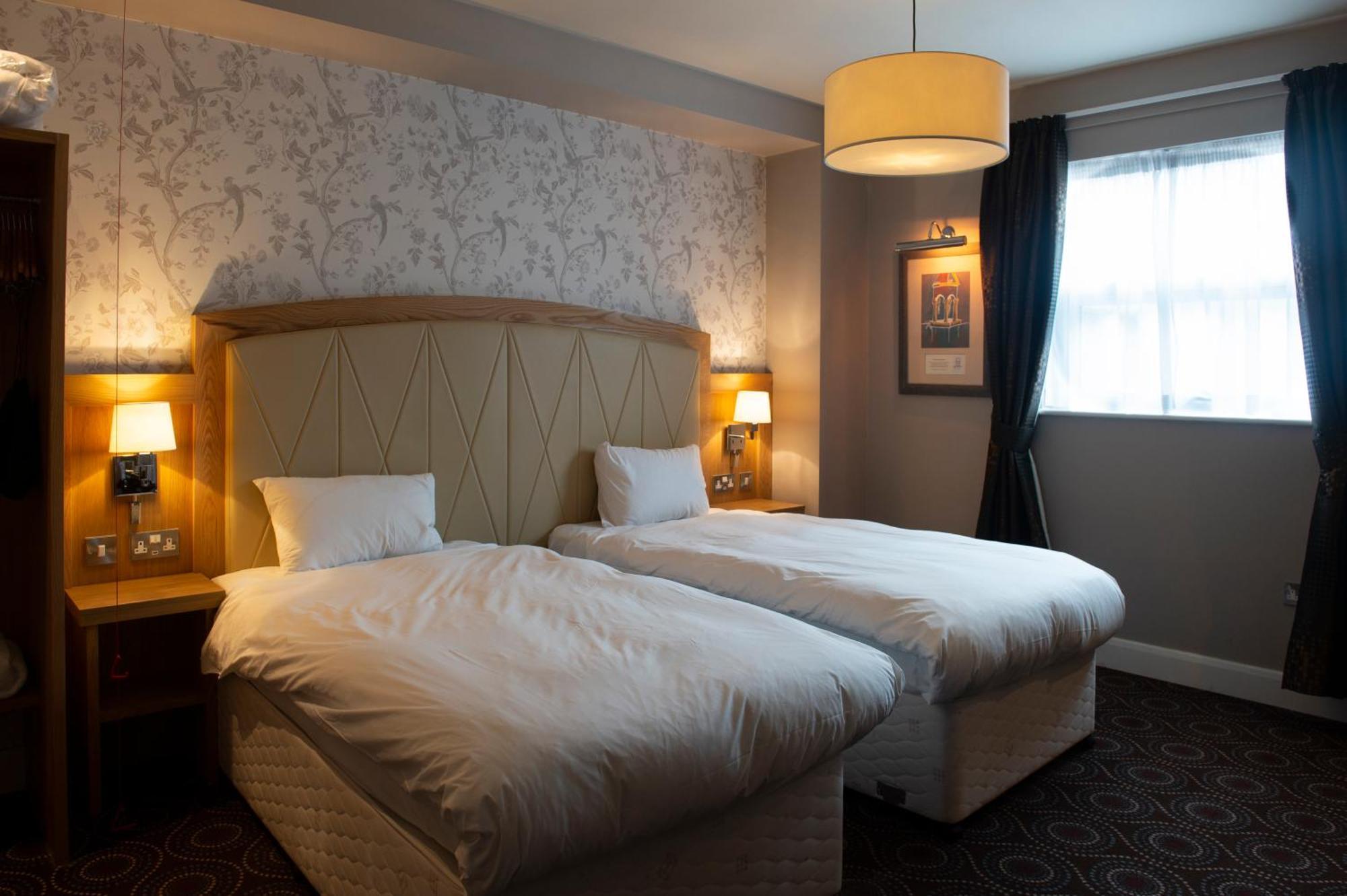Sandford House Hotel Wetherspoon 헌팅던 외부 사진