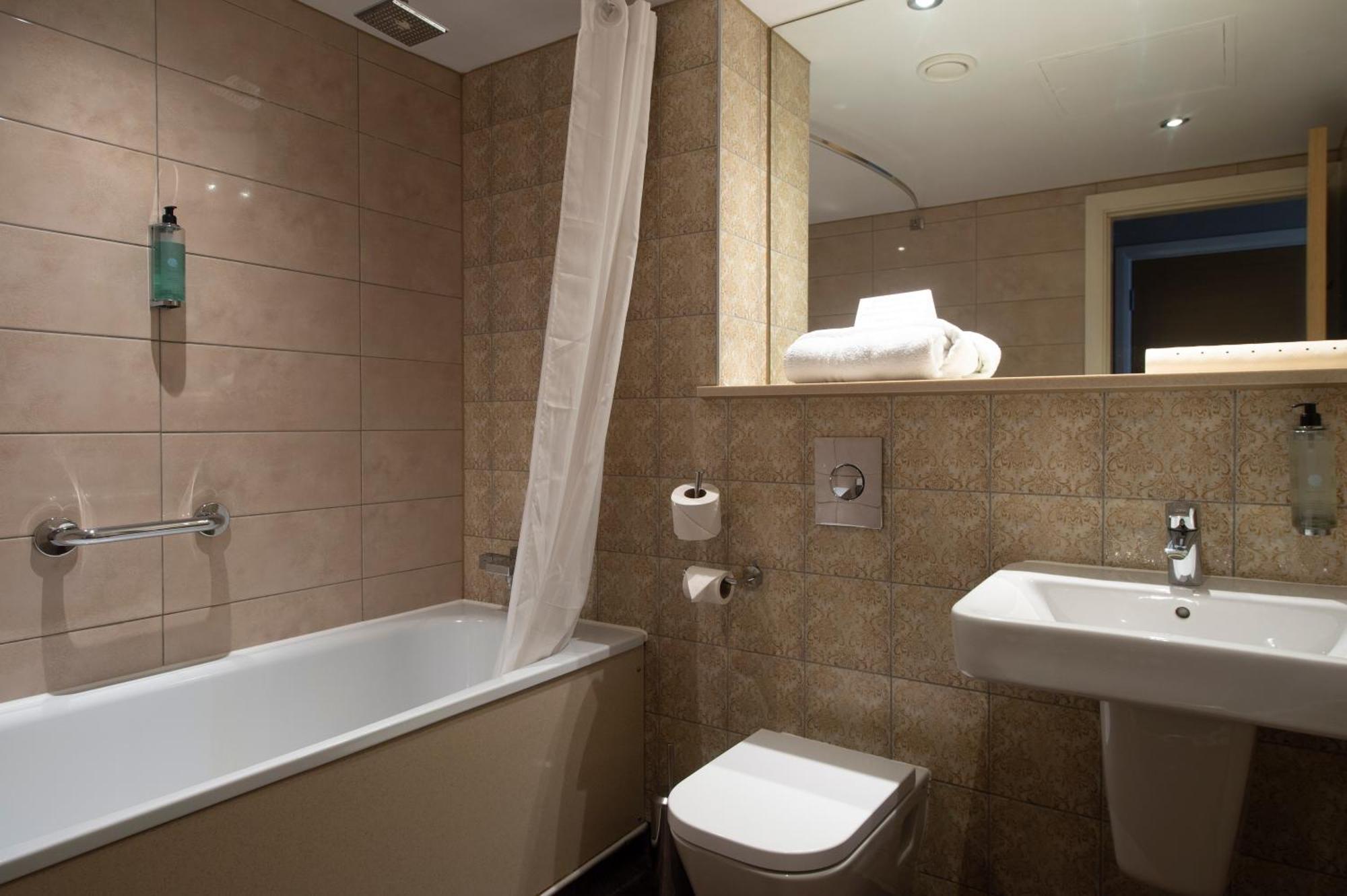 Sandford House Hotel Wetherspoon 헌팅던 외부 사진