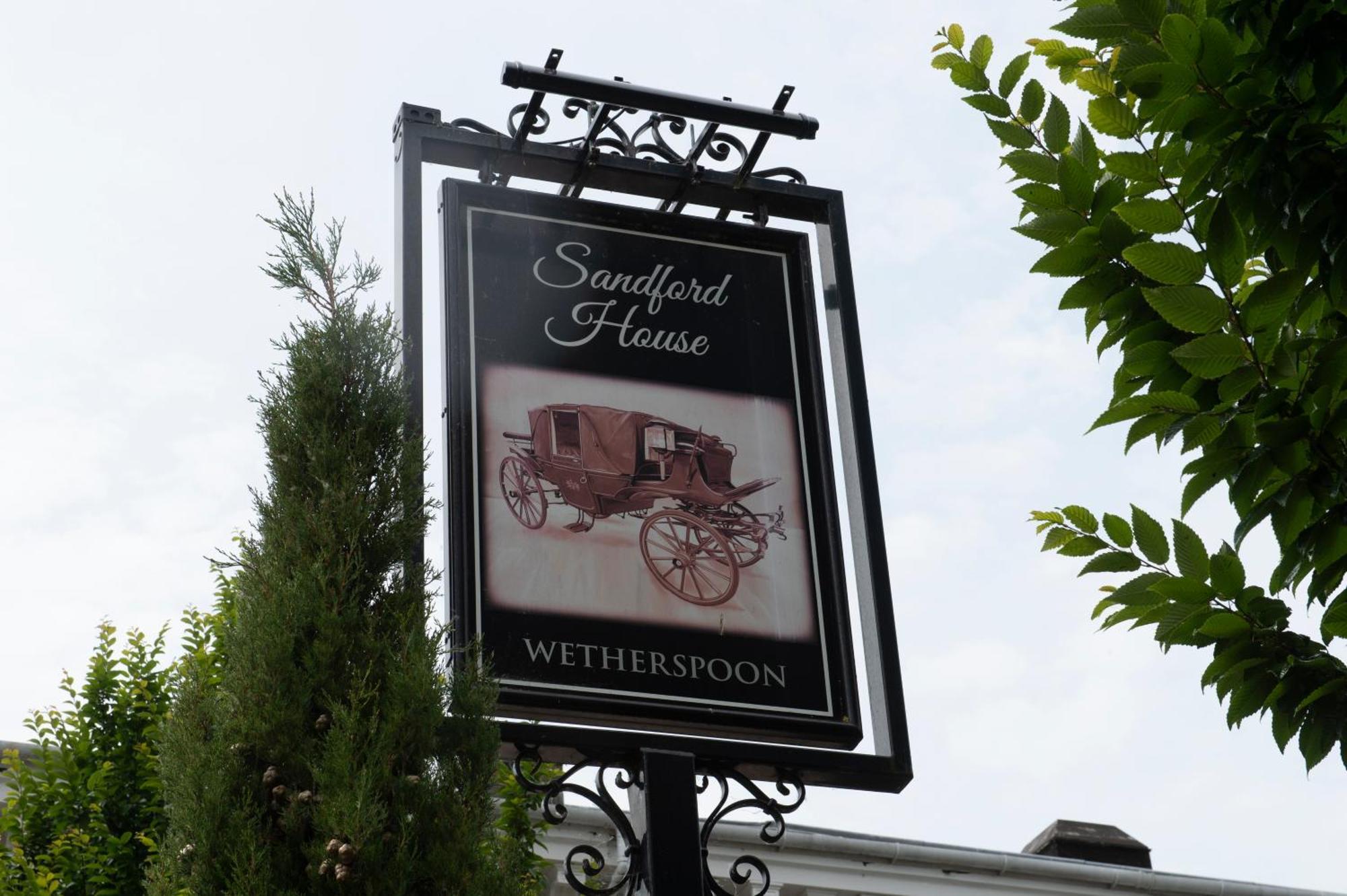 Sandford House Hotel Wetherspoon 헌팅던 외부 사진