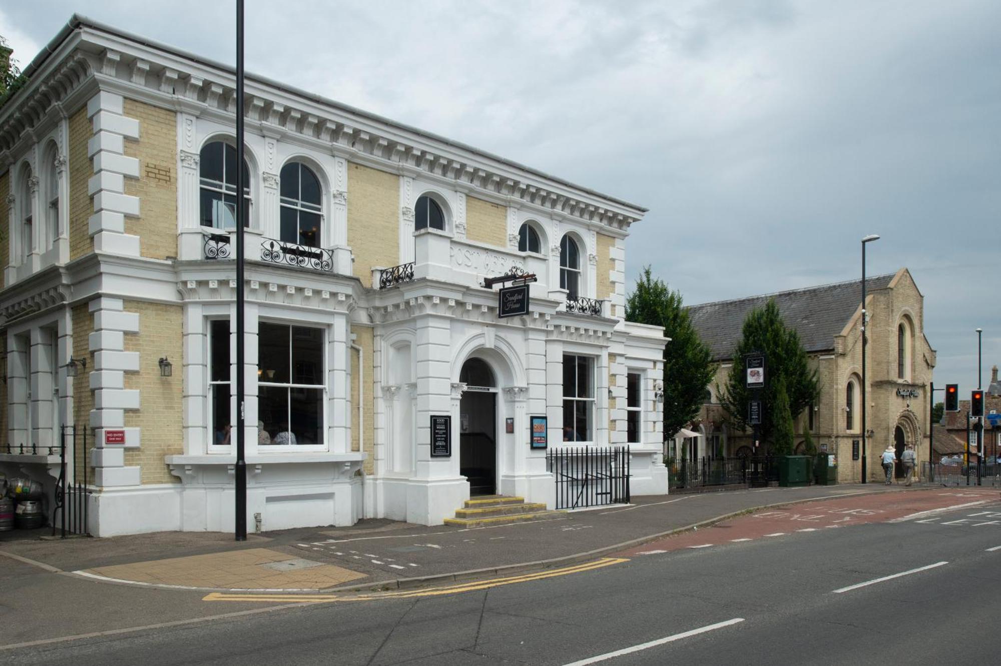 Sandford House Hotel Wetherspoon 헌팅던 외부 사진