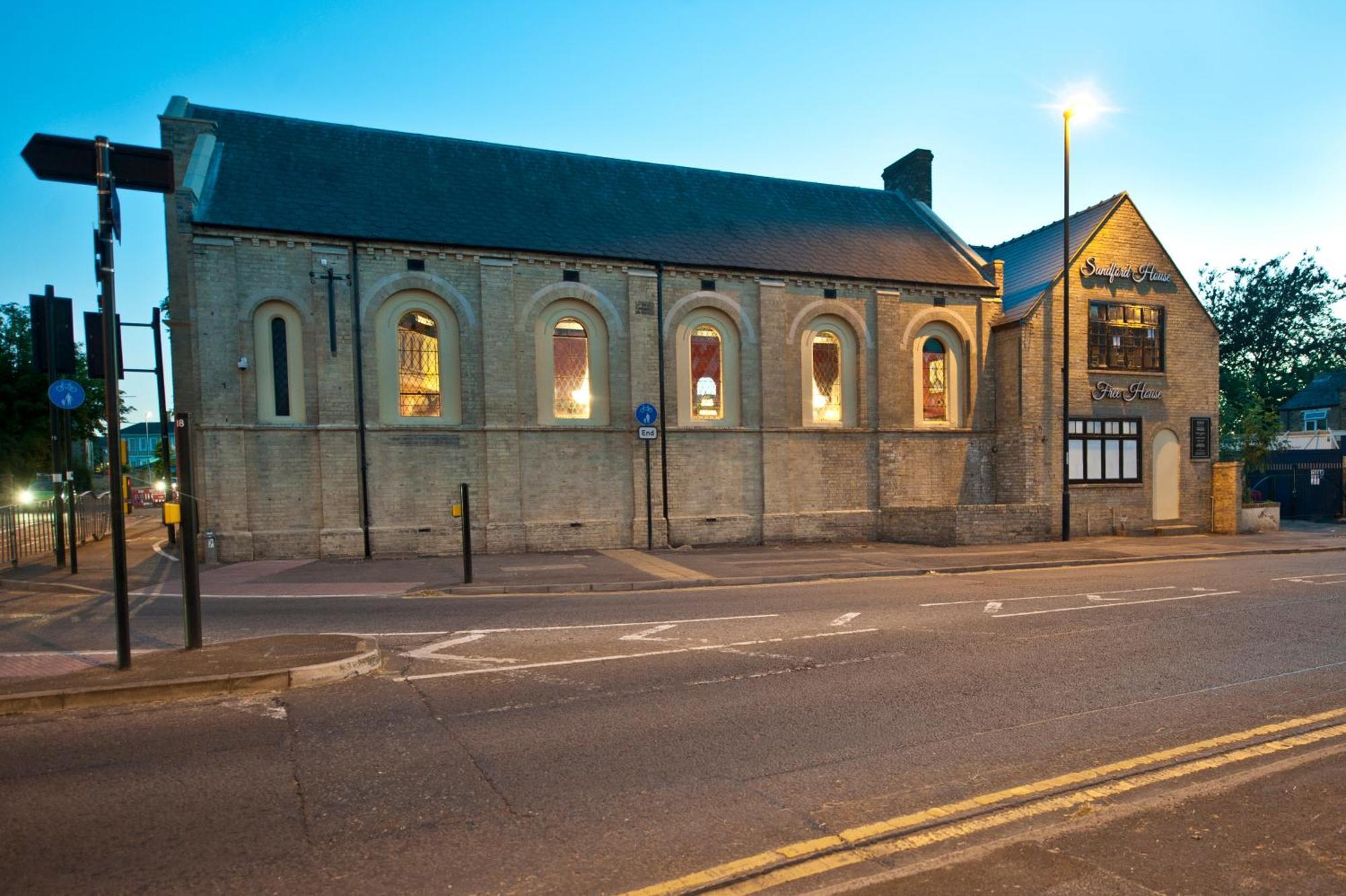 Sandford House Hotel Wetherspoon 헌팅던 외부 사진
