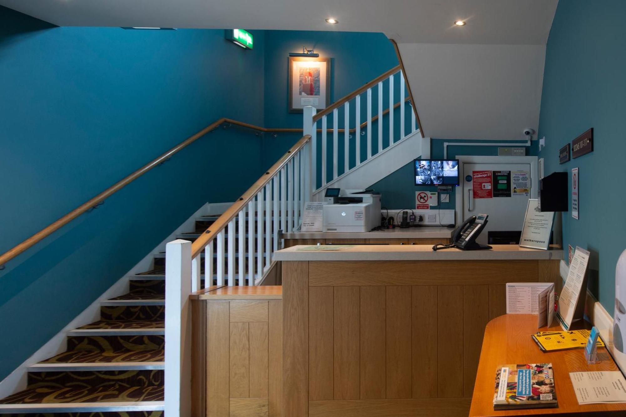 Sandford House Hotel Wetherspoon 헌팅던 외부 사진